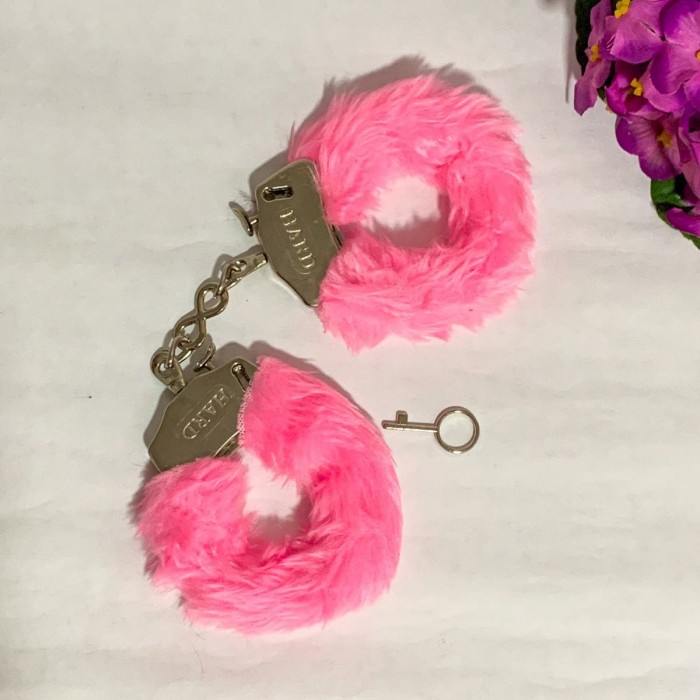 Algema de Metal com Pelúcia Rosa