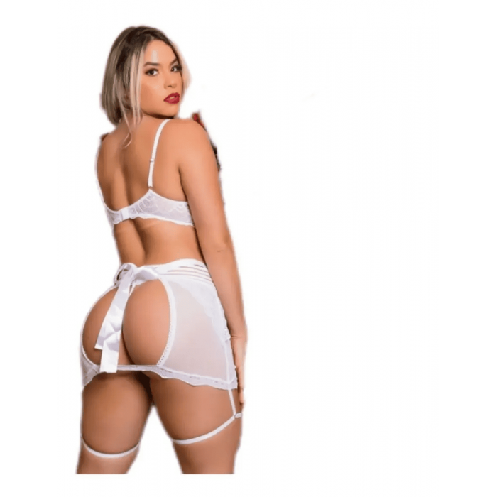Conjunto em Renda com Detalhes Strappy e Saia em Tule 